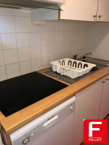 A LOUER - VIRE NORMANDIE - DANS R�SIDENCE AVEC ASCENSEUR T2 MEUBL� AVEC BALCON - Photo 4