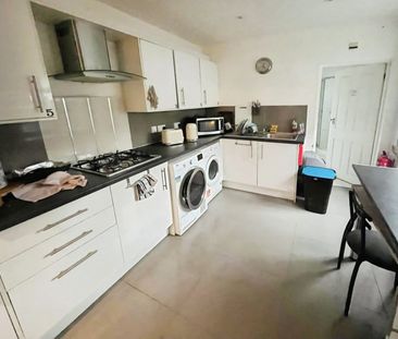 Flat To Let Total Size: 1249 SQ FT - Photo 3