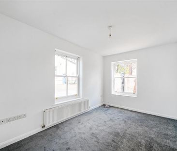 2 bedroom end of terrace house to rent - Photo 1