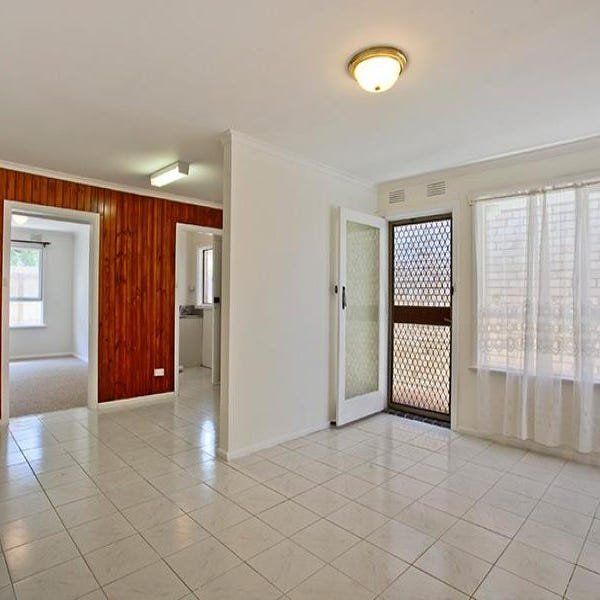 APPLICATION APPROVED - Brilliantly Located 2 Bedroom Home. - Photo 1