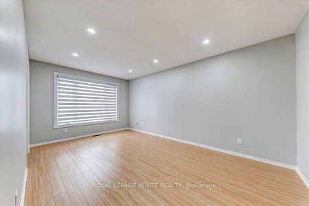 For Lease - 160 Twyn Rivers Drive, Pickering, Ontario - Photo 2