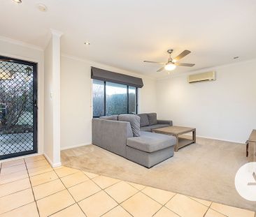 69 Hugh McKay Cres,Dunlop - Photo 6