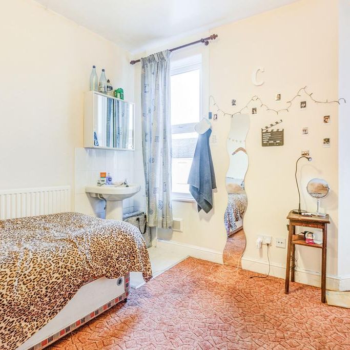 6 bedroom house to rent - Photo 1