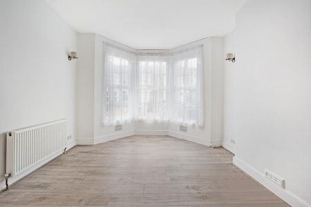 4 bedroom terraced house to rent - Photo 2