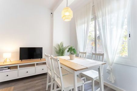 Carrer de Sant Iscle, Barcelona, Catalonia 08031 - Photo 5