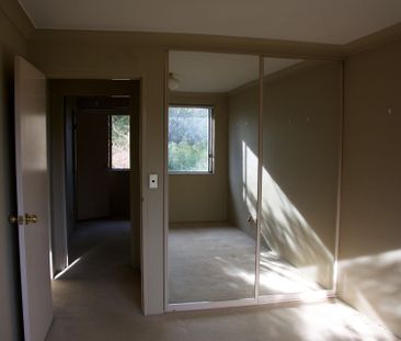 Spacious 2 bedroom townhouse in leafy setting with lock up garage, ... - Photo 5