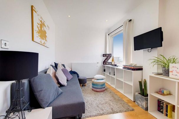 Studio to rent - Photo 1