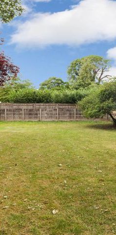 Cosy studio in a period house with access to a garden - Photo 1