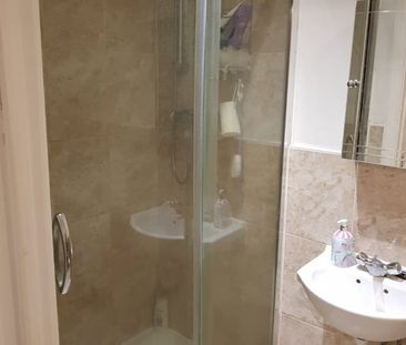 Room in a Shared House, Queens Road, SM4 - Photo 4