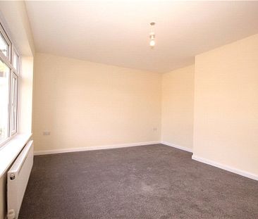 Blackwell Avenue, Guildford, Surrey, GU2 8LU - Photo 6