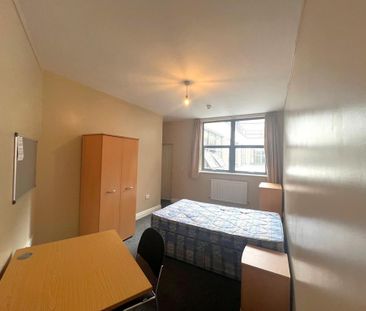 5 bedroom flat to rent - Photo 4