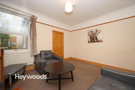 4 bedroom terraced house to rent - Photo 5