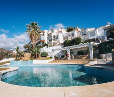 Alquiler de chalet adosado en Benajarafe - Photo 2