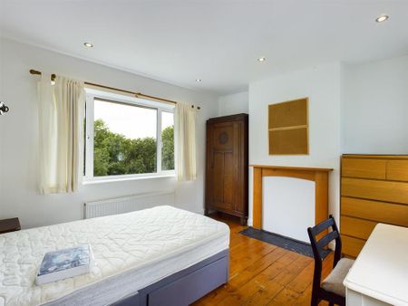 4 bedroom semi-detached house to rent - Photo 3