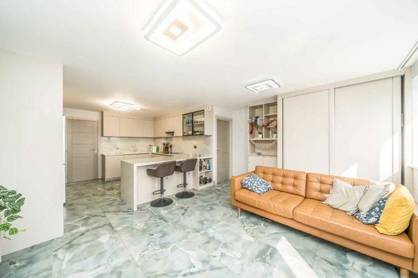 Francis Chichester Way, Battersea, SW11 - Photo 1