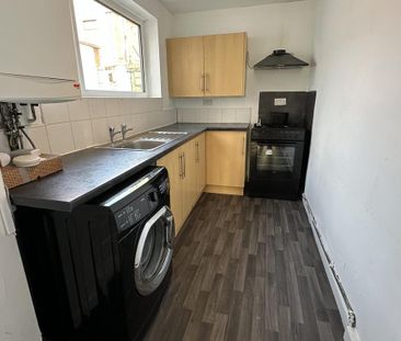 3 bedroom end of terrace house to rent - Photo 4