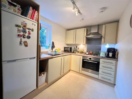 1 Bedroom Flat / Apartment - Archers Road, Southampton - Photo 4