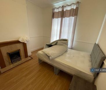 1 bedroom in a house share to rent - Photo 6