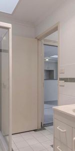 Charming 3-Bedroom Family Home in Prime Location - Photo 4