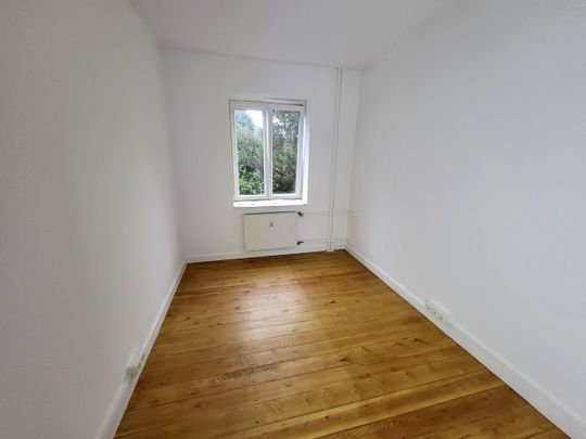 Nähe Stadtpark: Schöne 3,5-Zimmer-Wohnung mit Loggia in zentraler Lage in 23568 ... - Foto 1