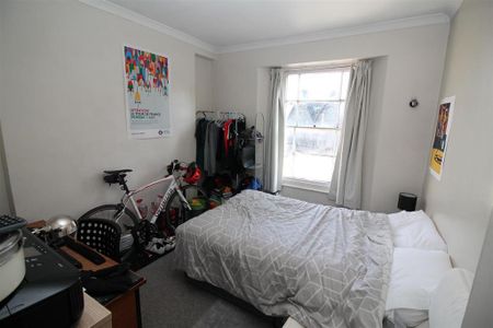 4 bedroom flat to rent - Photo 5