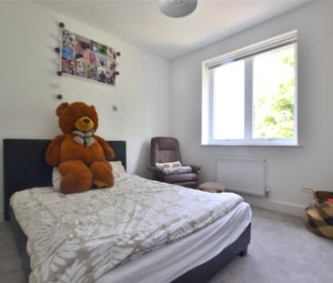 2 bedroom end of terrace house to rent - Photo 4