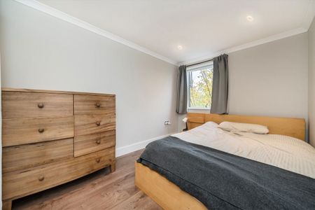 Chiswick High Road, W4 5RG, London - Photo 2