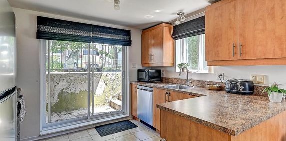 GRAND 4 1/2 À BLAINVILLE DANS UN TRIPLEX TRANQUILLE - Photo 2