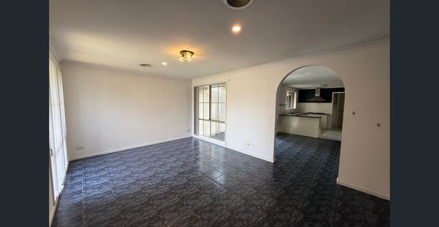 COMFORTABLE FAMILY LIVING IN A CONVENIENT LOCATION! - Photo 1