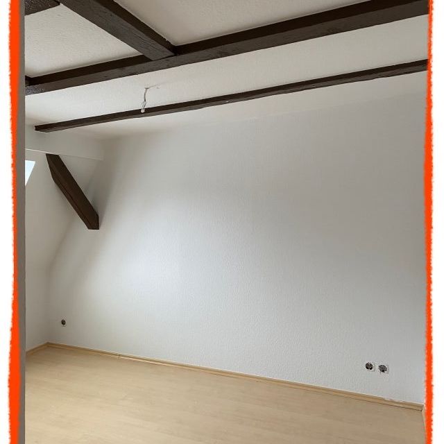 Romantische 3-Zimmer-Dachwohnung mit Sichtholzbalken und EINBAUKÜCHE zu vermieten! - Photo 1