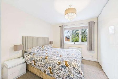 Myers Way, Frimley, Camberley, Surrey, GU16 - Photo 2