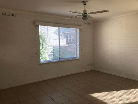 Two Bedroom Upstairs Unit - Photo 3