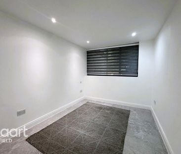 4 bedroom terraced house to rent - Photo 5