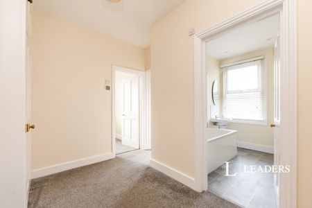 2 bedroom apartment to rent Piper Road, Kingston upon Thames, KT1 - Photo 2