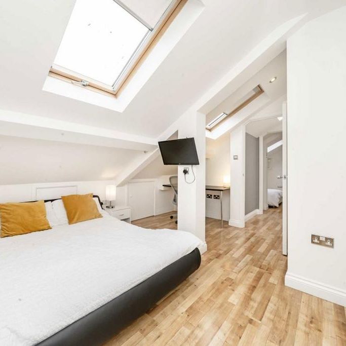 4 bedroom flat to rent - Photo 1