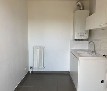 Location Appartement 1 pièce 35m² ST LAURENT DU VAR 06700 - Photo 6