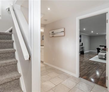 22 FERNWOOD Crescent, Hamilton, Ontario, L8T3L1 - Photo 3