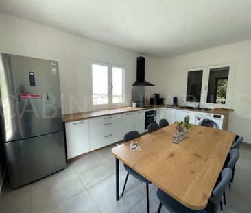 A LOUER - CHAMBRE MEUBLÉE d'environ 11.20 m² - LE TAMPON - 527 € - Photo 3