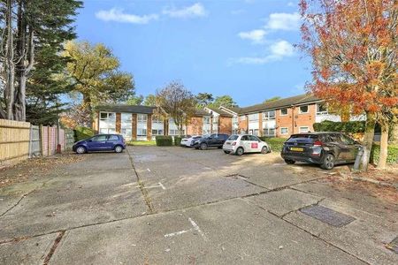 Woodford New Road, E18 - Photo 4