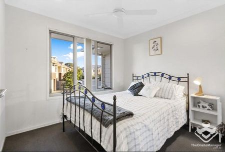 Centrally Located 4 Bedroom Townhouse - Photo 2