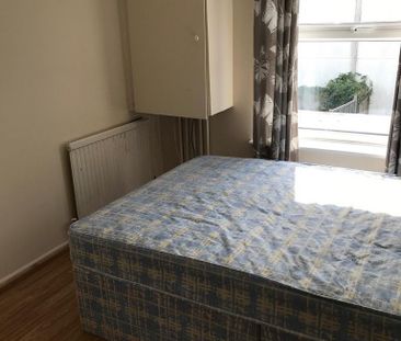 6 bedroom house to rent - Photo 2