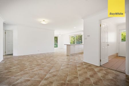 Fully Renovated Spacious Quality Family Home in Quakers Hill - Photo 2