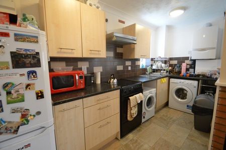 Moore Close, Slough, Berkshire,SL1 - Photo 4
