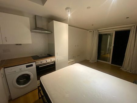 Studio Flat, High Road, N22 - Photo 2