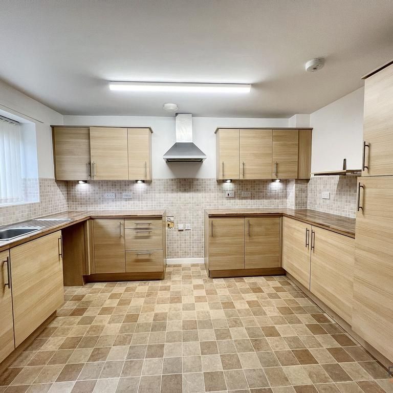 4 bedroom detached house to rent - Photo 1