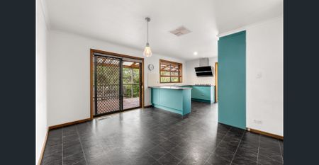 Family Entertainer in Lakeview Estate! - Photo 3