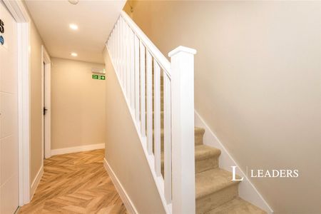 1 bedroom studio to rent Sherwood Crescent, Reigate, Surrey, RH2 - Photo 2