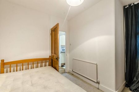 3 bedroom maisonette to rent - Photo 4