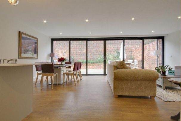 3 bedroom terraced house to rent - Photo 1