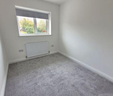 4 bedroom semi-detached house to rent - Photo 3